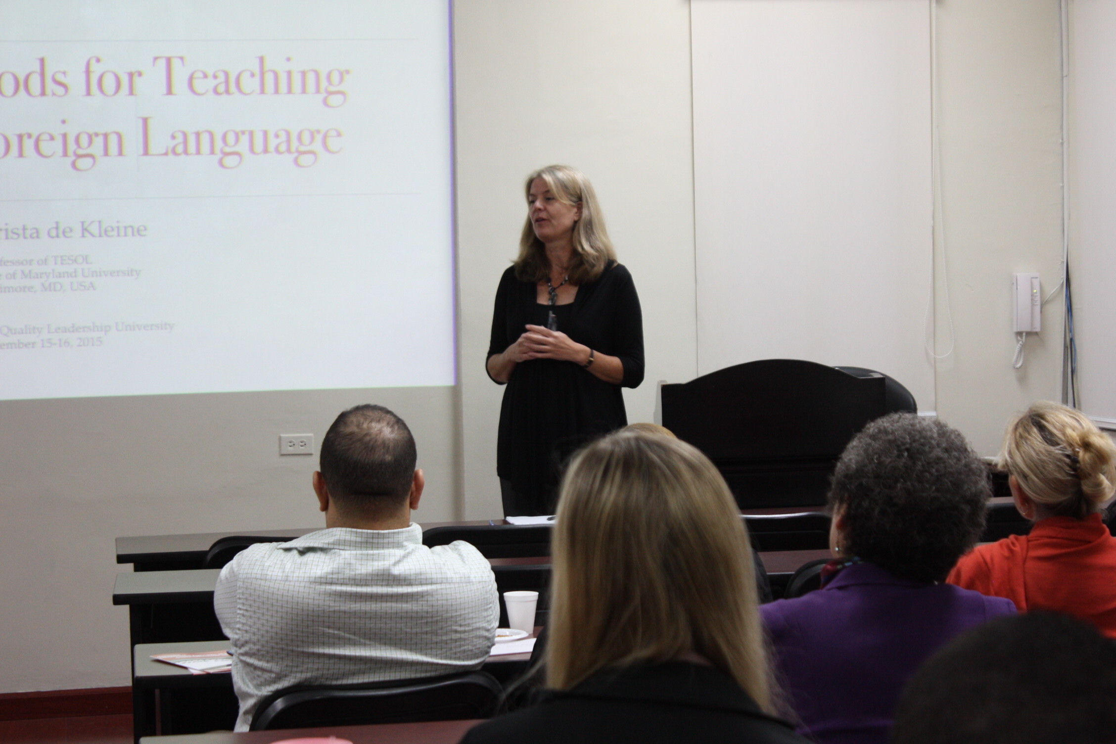Conferencia Effective Methods for Teaching English Christa de Kleine profesora de TESOL Panama