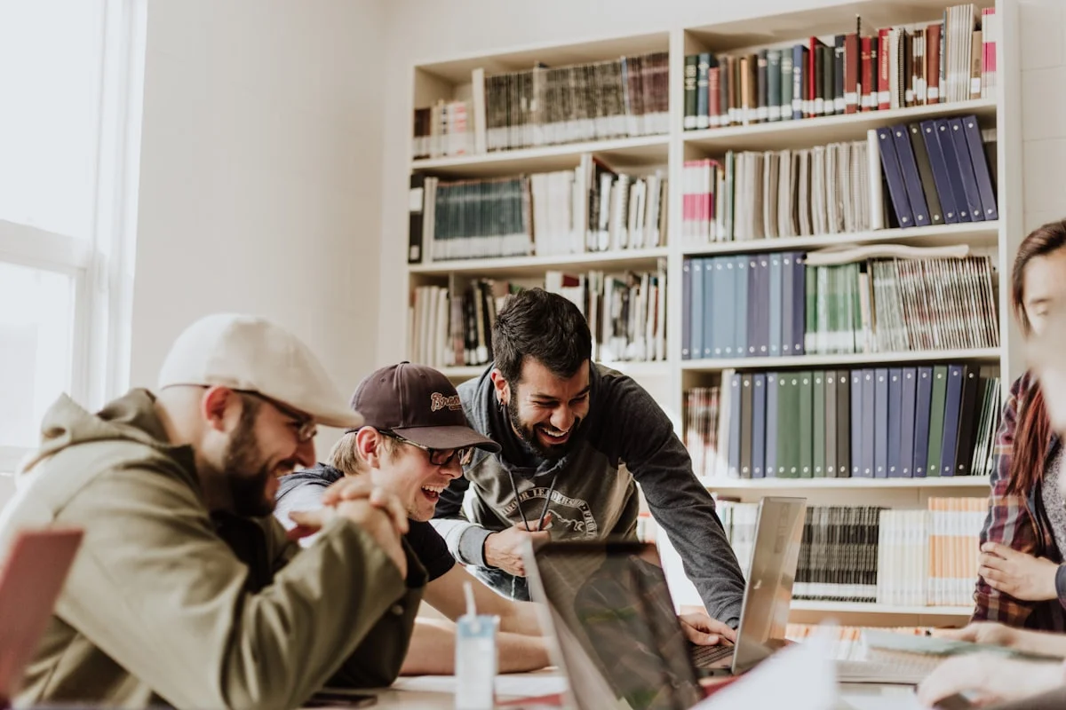 Licenciatura en Administración de Empresas con énfasis en Mercadeo 9 Campañas y proyectos Marketing QLU