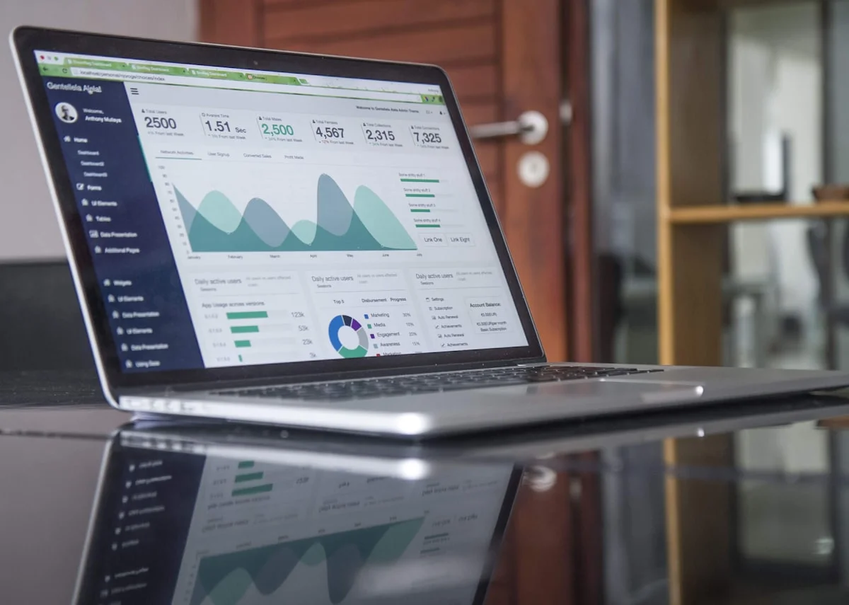 Licenciatura en Administración de Empresas con énfasis en Mercadeo 6 Trabajo con datos Marketing QLU